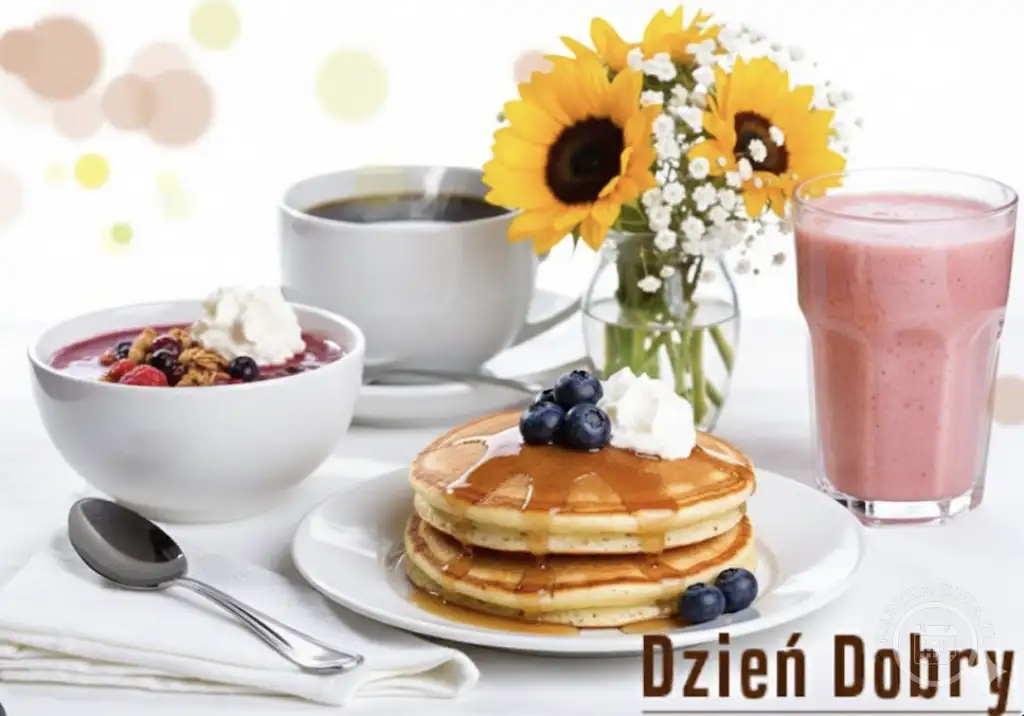 Obrazek Dzień Dobry: Pełne śniadanie z naleśnikami, jagodami, owsianką, kawą, smoothie i słonecznikami. Idealne na kartkę.